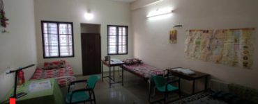 Why are hostels of medical colleges expensive when facilities are basic?